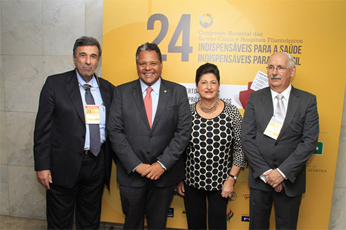  Wilson Polara (Secretário Adjunto de Saúde de SP), Antonio Brito (Deputado Estadual) , Dora Silvia Cunha Bueno (Presidente da APF/CEBRAF) e Edson Rogatti (Presidente da CMB)