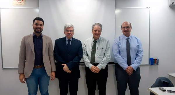 Da esquerda para direita, os palestrantes da noite: Italo Barreto, José Roberto Garcia, Marcelo Pessôa e Airton Gonzalez